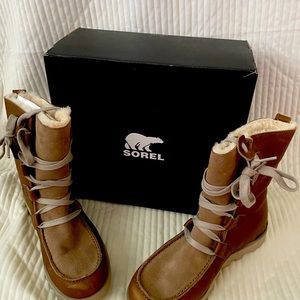 Never been worn sorel lined work boots